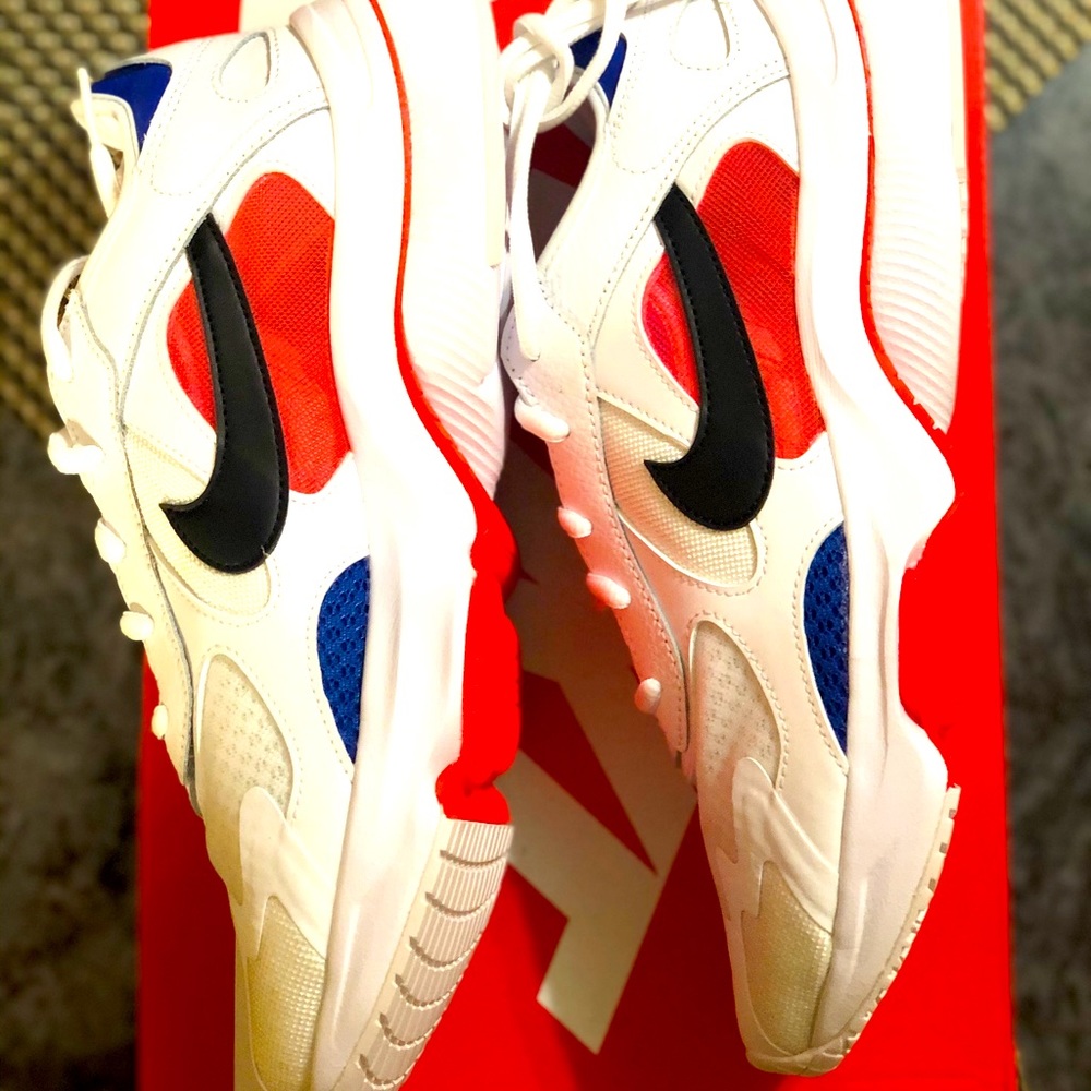 Nike Air Zoom Division sneakers